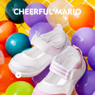 kids cheer with white shoes