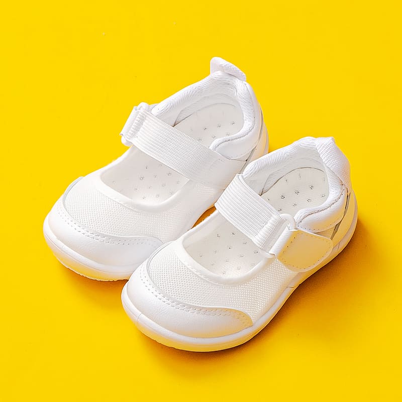 White casual shoes for toddlers