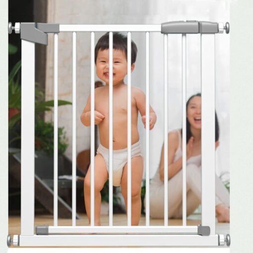 Baby safety gates white safety doors for make secure your baby to downfall