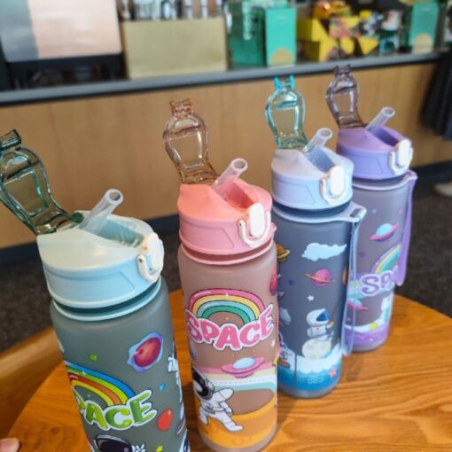 Space Sipper Water Bottle for Boys & Girls with Straw, Kids Leakproof Sports water Bottle 700 ML - Assorted Print (1 Pcs)